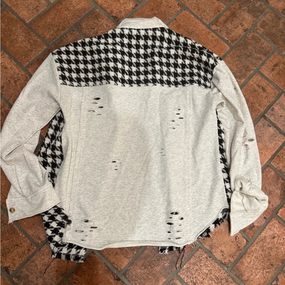 Vici Emilia Distressed Houndstooth Shacket - Picture 5 of 5